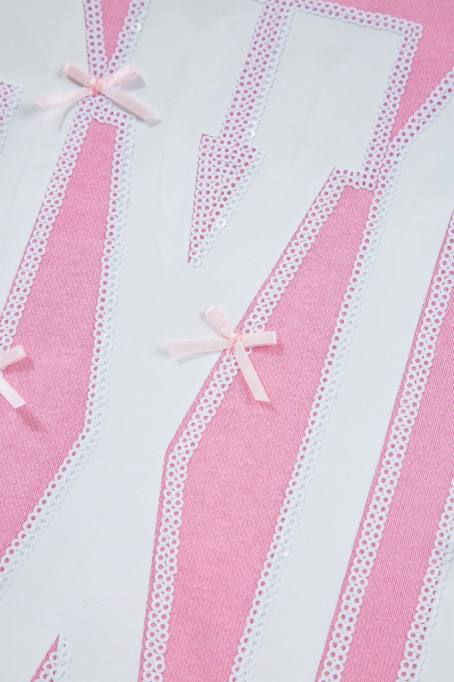 White Bow Sequin XOXO Letter Graphic Exposed Seam Baggy Sweatshirt