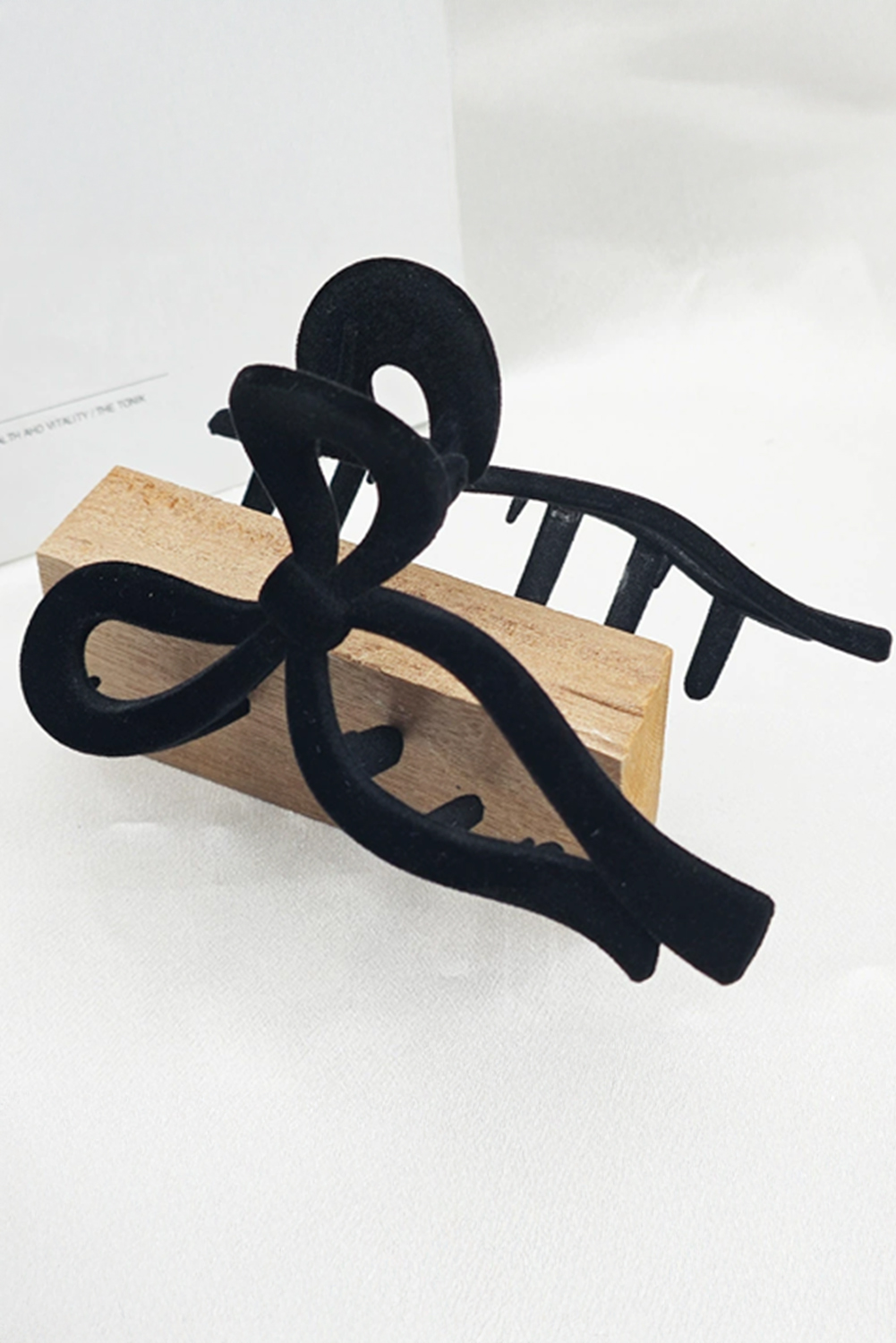 Black Velvet-Flocked Bow Shape Claw Clip
