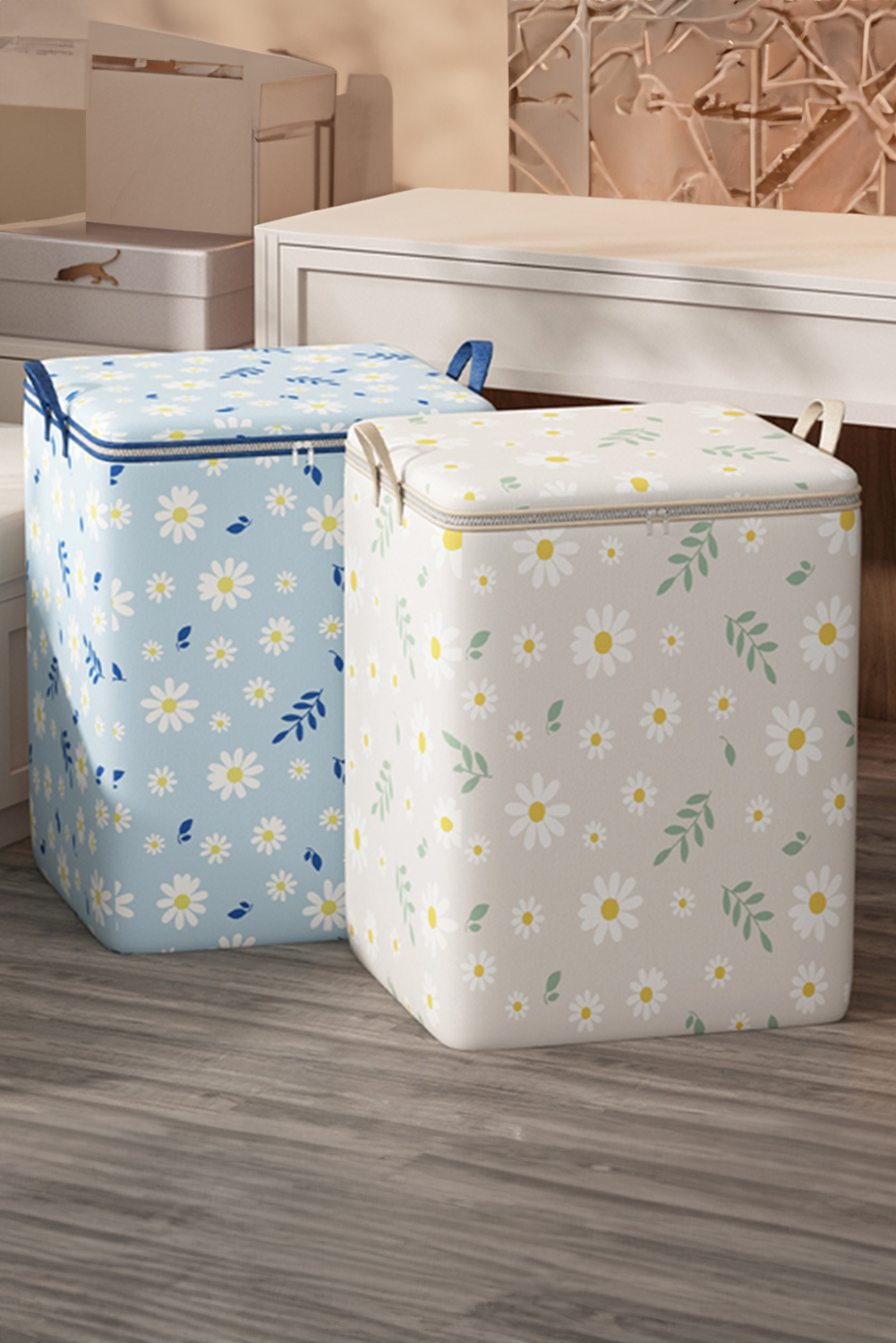 White Daisy Print Nonwovens Wardrobe Large Storage Bag with Lid