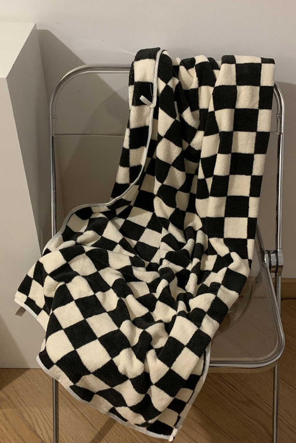 Black Fuzzy Checkerboard Bath Towel Set